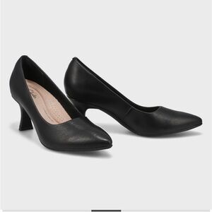 Clark’s Kataleyna Gem Classic Black Leather Pumps- New in box- size 9.5 wide